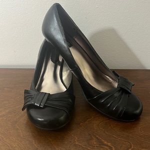 George low Black heels, size 8